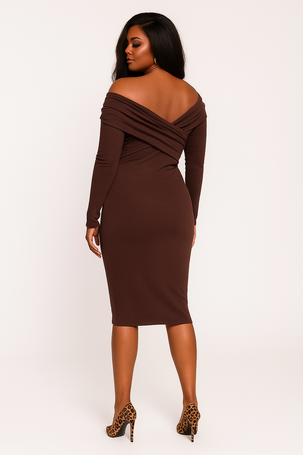 Prêt-à-porter haut de gamme :
Signature Moe – Robe Drapée à l’Allure Sculptée