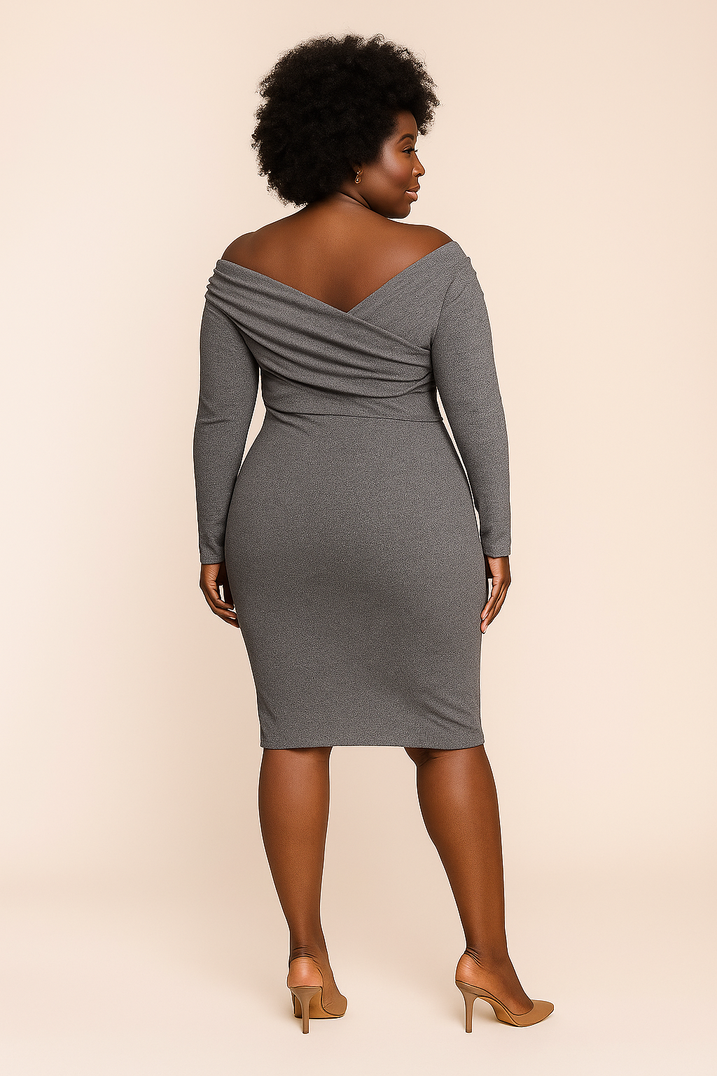 Prêt-à-porter haut de gamme :
Signature Moe – Robe Drapée à l’Allure Sculptée