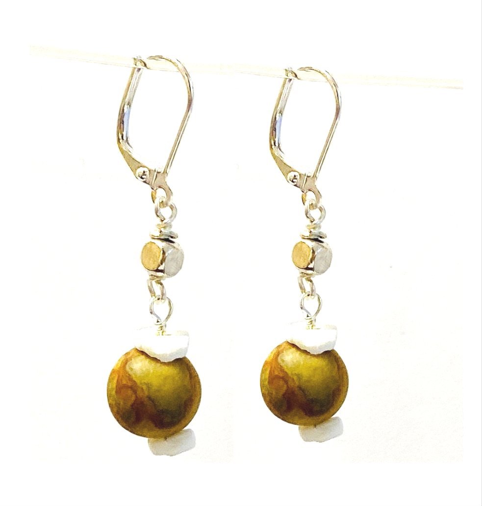 Boucles Umber – Agate Facettée & Coquillage Argenté