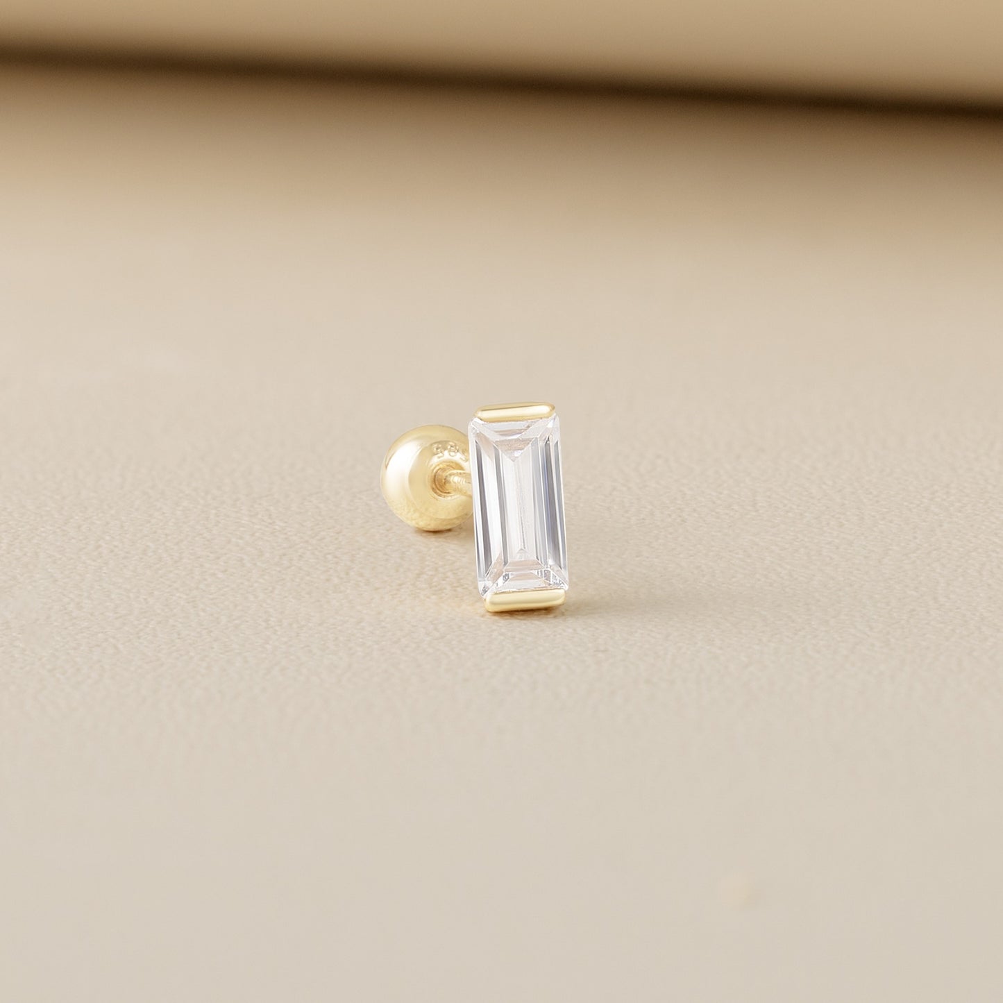 14K (58.5%) SOLID GOLD RECTANGLE PIERCING